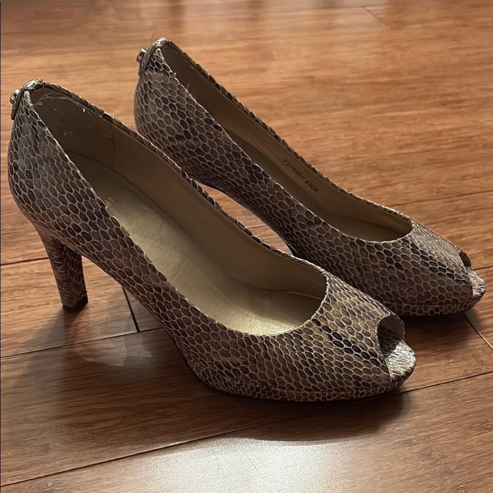Stuart Weitzman Elegant Snakeskin Peep-Toe Heels - size 8.5